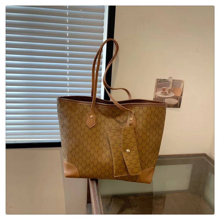 Large-capacity womens bags in Europe and the United States retro shoulder bag classic letters PU commuter handbags women