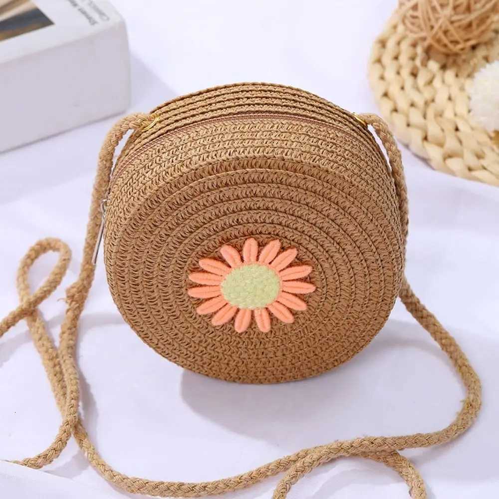 Round Straw Bag Women Woven Crossbody Beach Bag for Ladies Cute Rattan Handmade Knitted Shoulder Bag Candy Color Small Handbag Y250819