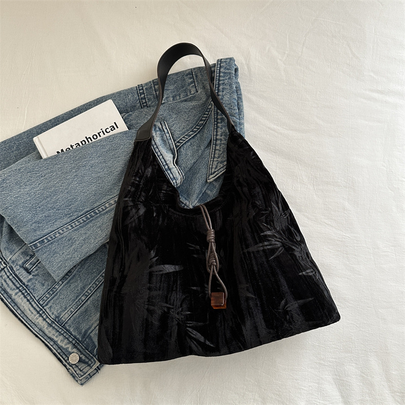 2025 Autumn New Chinese Women's Handbag Large Capacity Canvas Shoulder Bag Casual Commuter Bag Women's Crossbody Bag Designer Bag Daily Styl