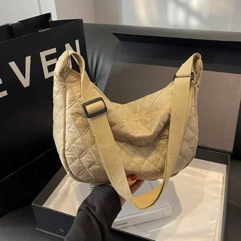 Womens Vintage Nylon Shoulder Underarm Bag Female Casual Waterproof Crossbody Bags for Lady Quilted Large Capacity Handbag Y250819