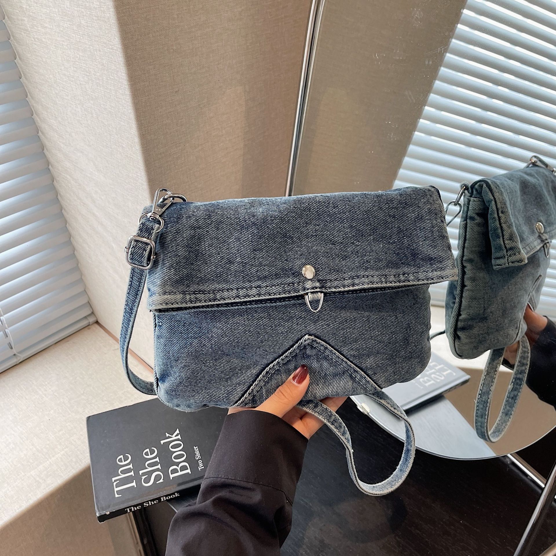 2025 autumn lazy style large capacity Japanese washed denim canvas bag women's crossbody bag women's artistic casual crossbody bag women