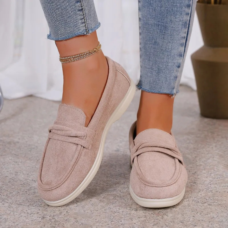 LeFou Womens 2025 Autumn New Style British Style Lazy One-Piece Slip-On Loafers Large Size Retro Flat Comfortable Beanie Shoes 250820