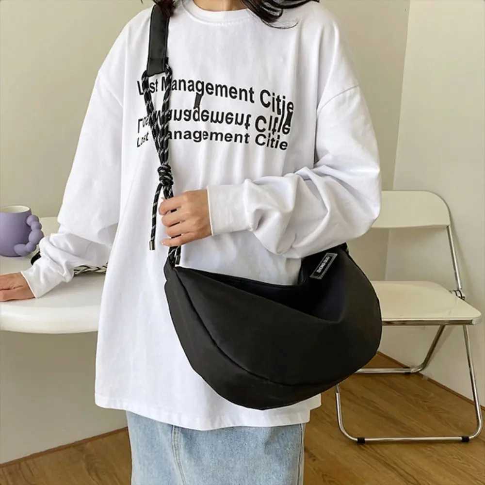 Half-moon Shape Nylon Crossbody Bag Waterproof Zipper Dumpling Shoulder Bag Handbag Shopping Bag Sports Message Bag Streetwear Y250819