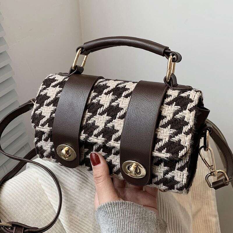 Niche design female senior sense of Europe the United States retro autumn and winter commuting Boston crossbody bag