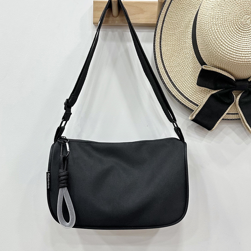 2025 autumn waterproof Oxford cloth women's dumpling bag large capacity lightweight crossbody bag niche design sports and leisure bag women'