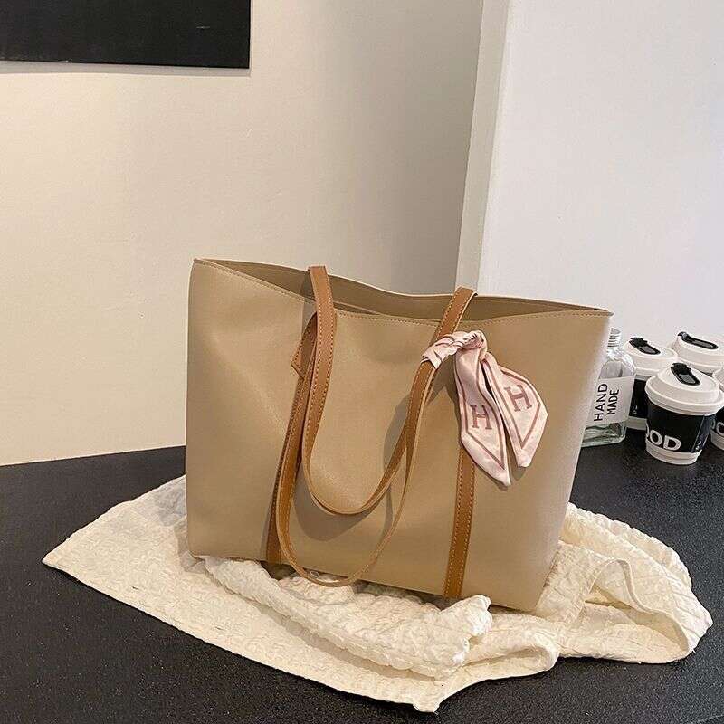 High-Value Large-Capacity 2025 New Commuter Tote Bag for Women Ins Style College Student Shoulder Handbag