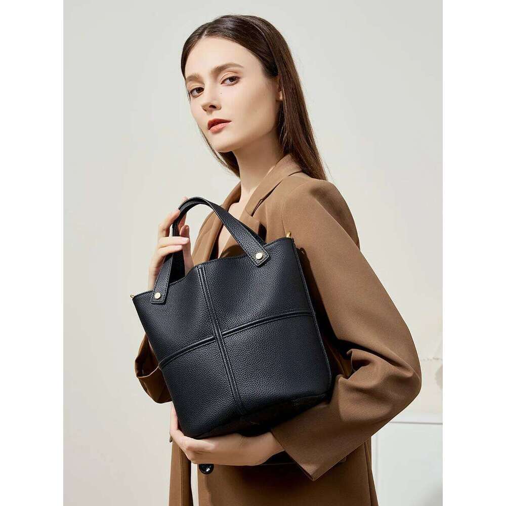 2025 Pre-Autumn Niche Texture And Versatile New Top-Layer Cowhide Commuter Large-Capacity Bucket Bag Elegant One-Shoulder Crossb