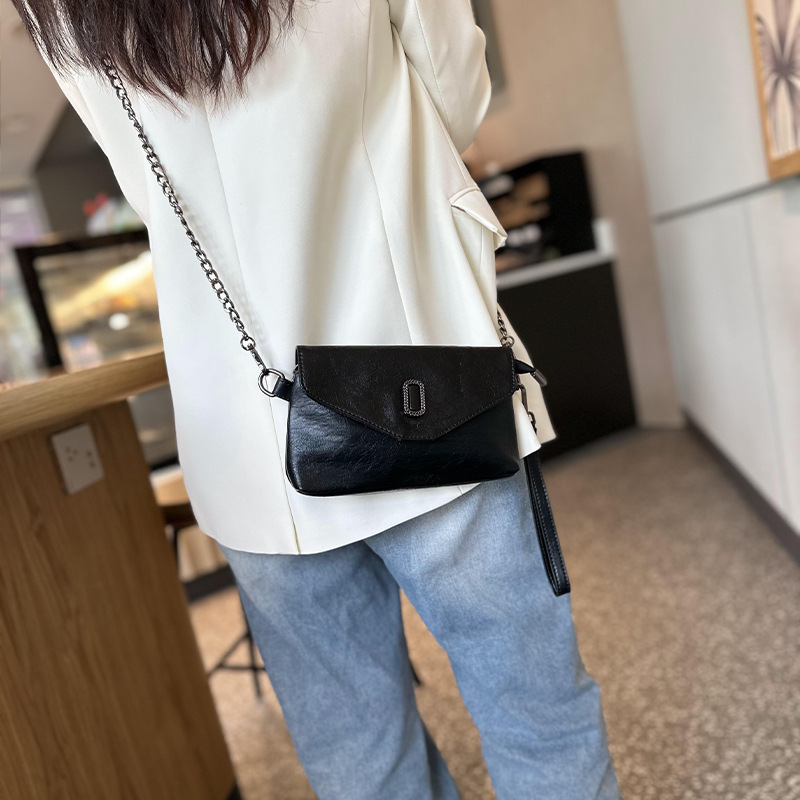 2025 Autumn Women's Leisure Chain Small Bag New Soft Leather Exquisite Mini Phone Handbag Women's Crossbody Bag Designer Bag Women's Sh