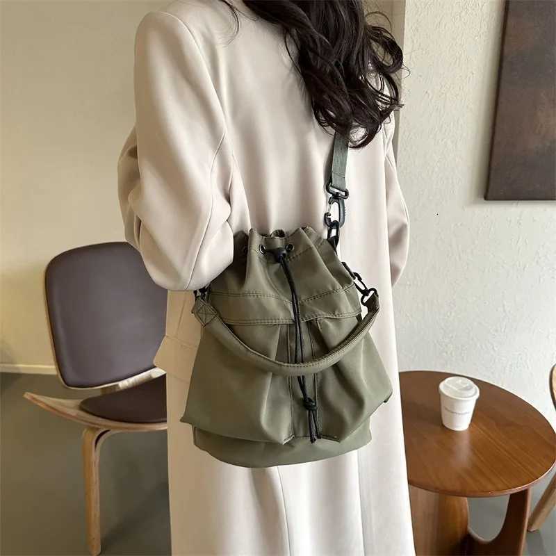 Simple and large-capacity handbag fashionable bucket bag womens bag personalized shoulder messenger bag. Y250819