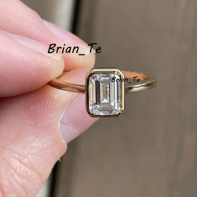 Custom Moissanite Engagement Ring Women 2.5ct Emerald Cut Bezel Setting 14k Solitaire Moissanite Ring