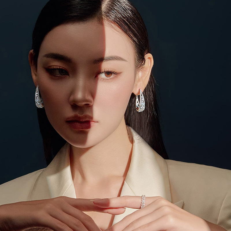 Chic Female Accessory: Premium Quality S925 Light Luxury Sparkling Ear Decor