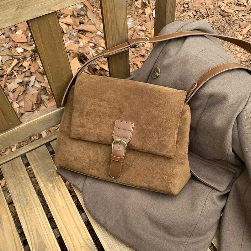 Womens Temperament Shoulder Bag Autumn Winter Casual Small Square Crossbody Armpit Bag Fashionable Travel Handbag gift Y250819