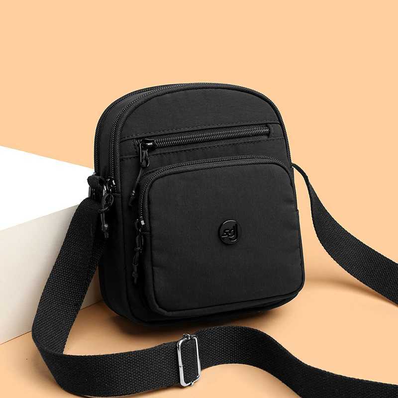 Minimalist Style Lightweight Drawstring Canvas Small Bag Versatile Mini Single-Shoulder Crossbody Coin Purse for Mobile Phones Y250819