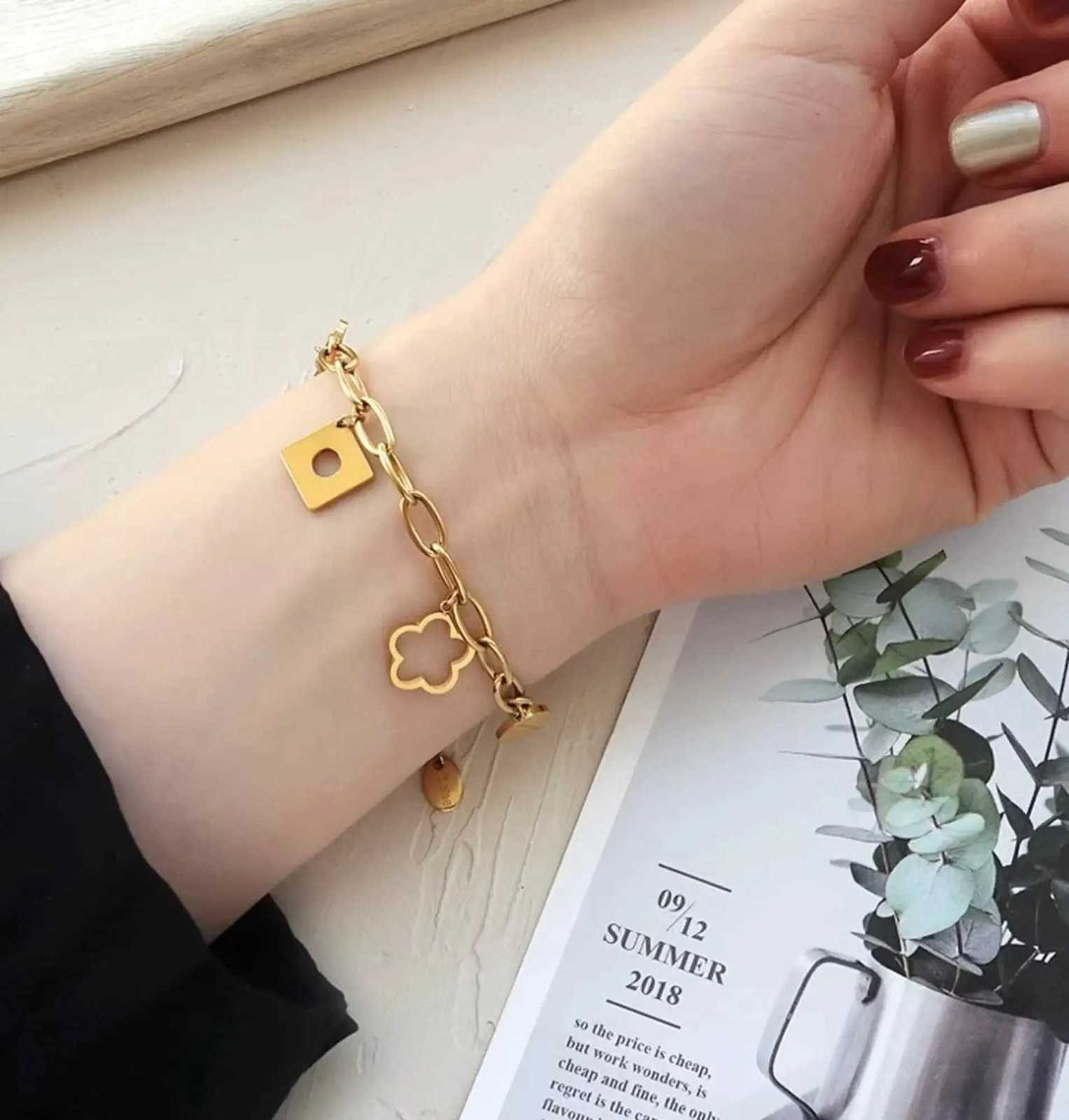 Fashionable Hollow Out Multi Pendant Seasonal Accessories Womens Personalized Bracelet Fashionable Lucky Clover Stainless Steel G250820