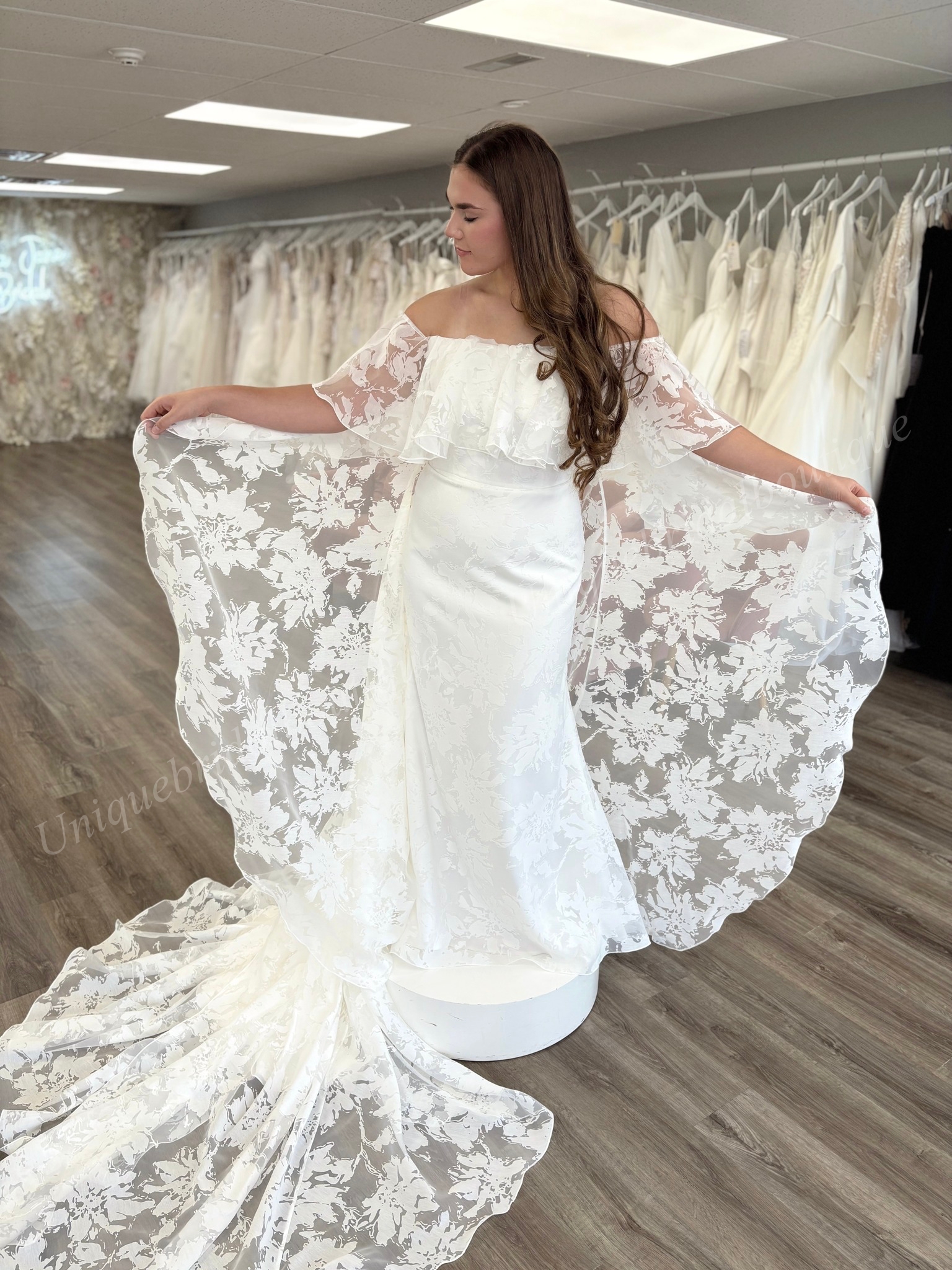Fit and Flare Wedding Dress 2026 Detachable Cape Wrap Bridal Ceremony Photo Reception Engagement Gown Garden vestidos de novia Strapless Organza Jacqu
