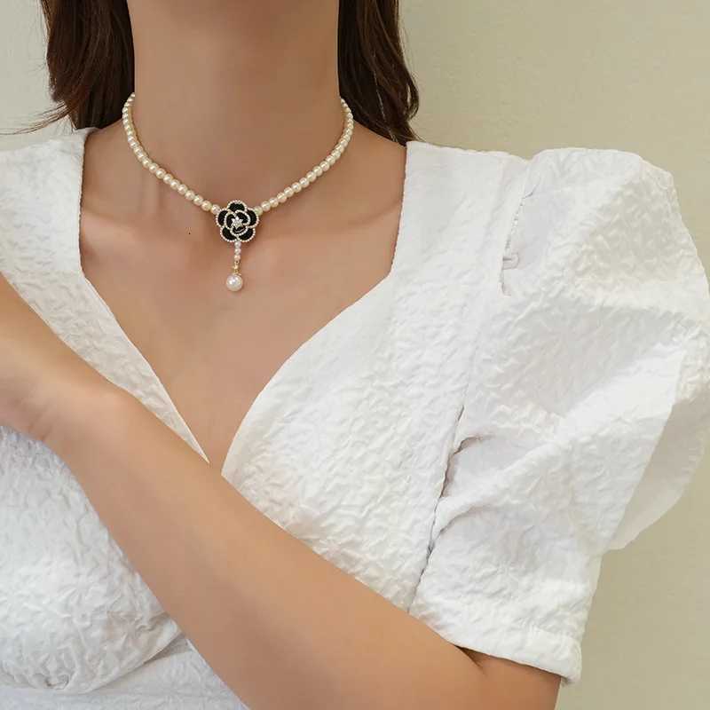 Pearl Classic 2025 Camellia Fashion Necklace Clavicle Chain Summer Woman Luxury Jewelry G250820a
