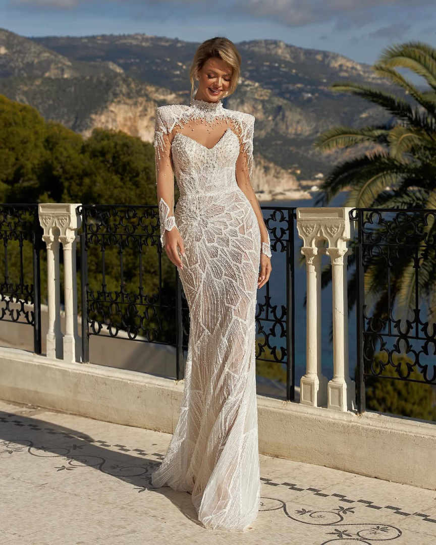 Elegant Mermaid Wedding Dresses Sleeveless Appliques V-Neck Sweep Train Lace Bridal Gowns Plus Size Formal Occasion Customized