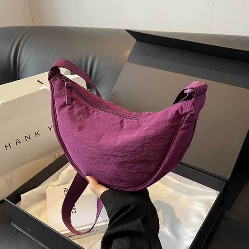 New Color Womens Nylon Shoulder Bag Casual Sports Female Hobos Crossbody Bags Fashion Large Female Fanny Pack Purse Handbags Y250819