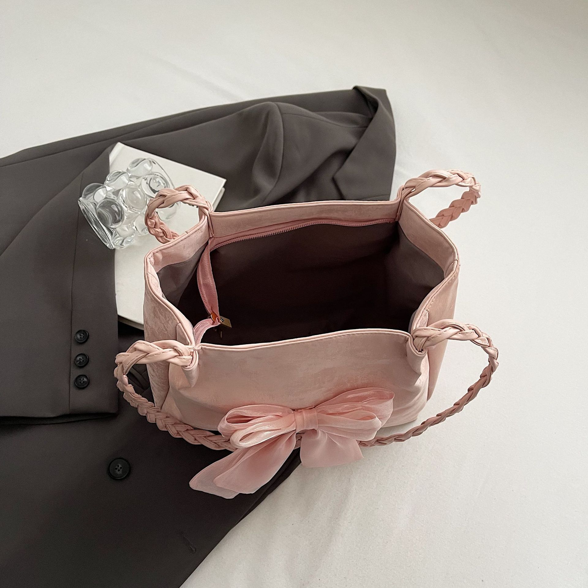 2025 Autumn Women's Large Capacity Bow Handbag Korean Style New Fashion Fashion Shoulder Bag Simple Underarm Bag Women's Crossbody Bag Desig