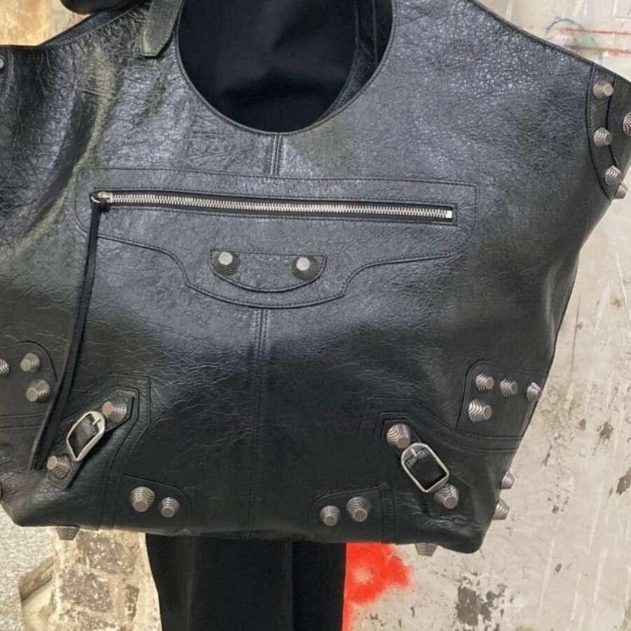 Designer Bag Tote Shoulder Bag New Trendy Fashion Versatile Dark Motorcycle Rivet Tote Design Single Crossbody For Men And Women
