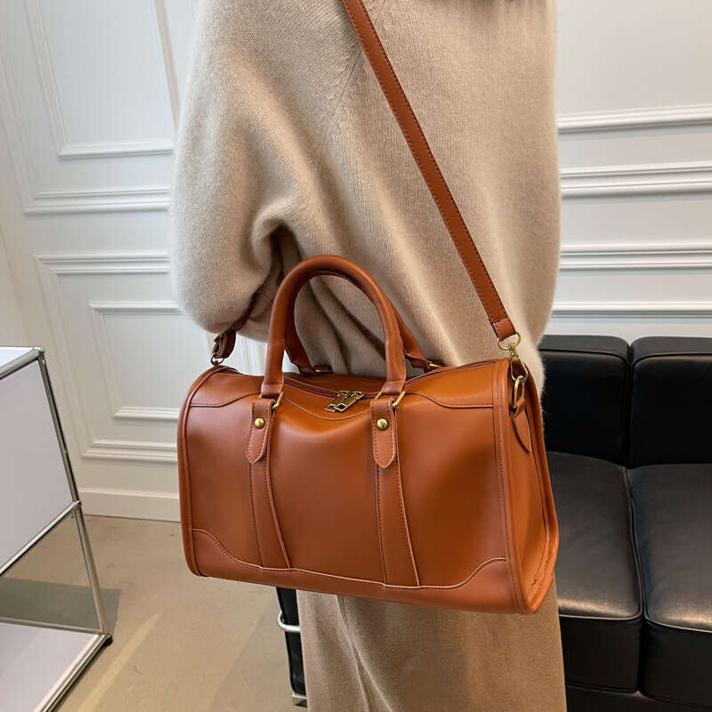 Designer Autumn Texture Bags Large Capacity Travel Business Trip Crossbody for Women 2025 New Trendy Commuting Handbag Tote Bag