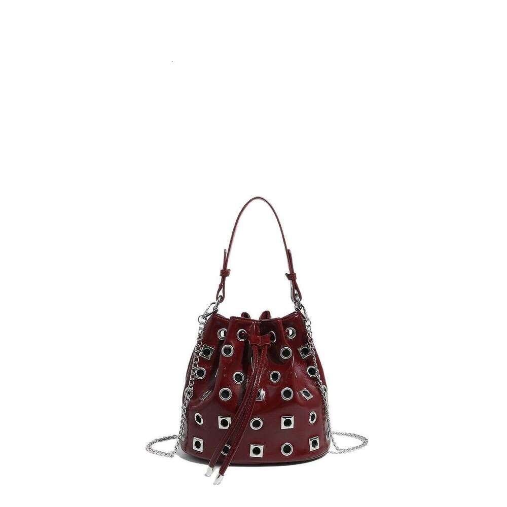 Studded Drawstring Bags Bucket Design Sense Eyelet Handbag Designer Punk Style Hollow Out Single Shoulder Crossbody Chain Women's Bag