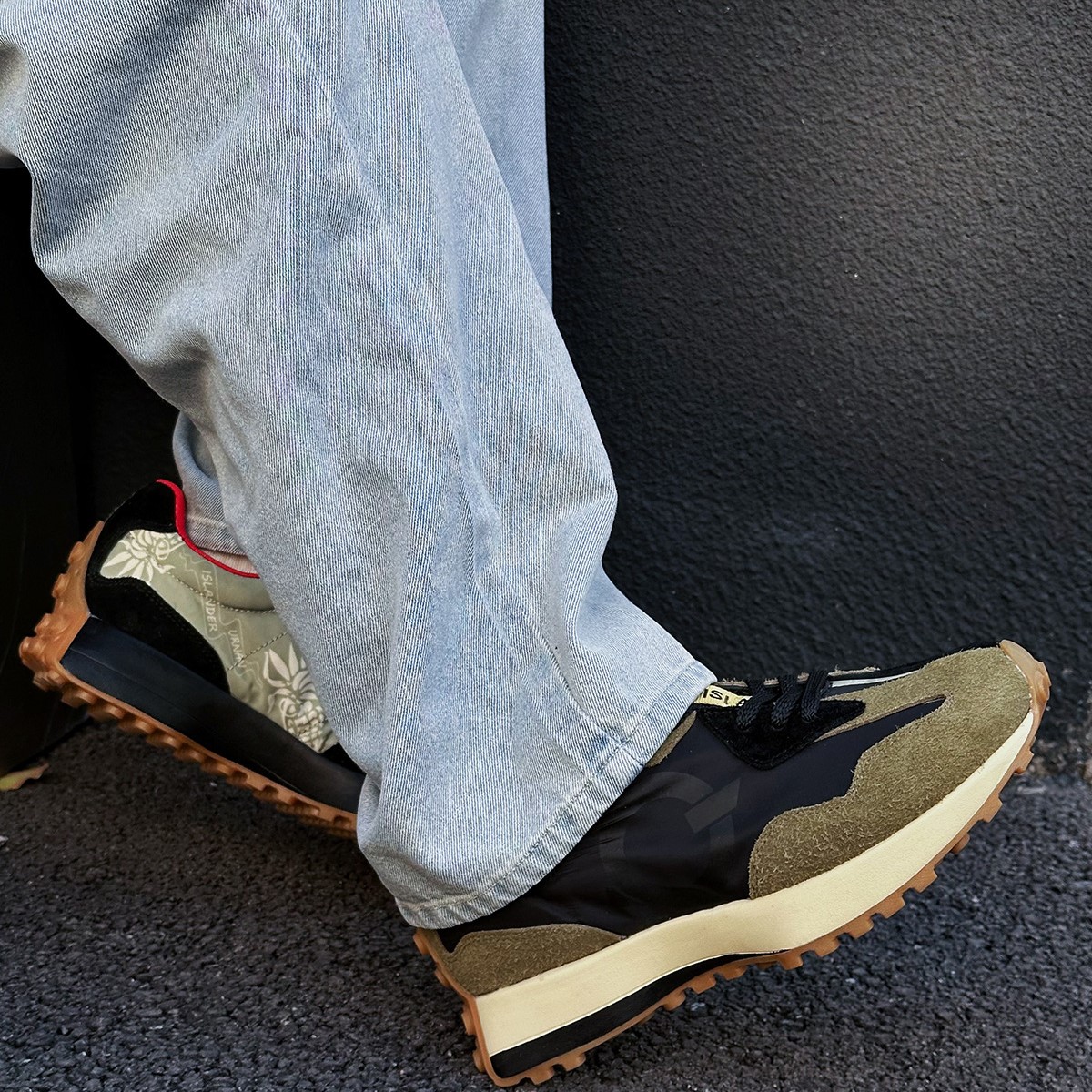 Designer shoes free shipping Classic color blocked breathable soft soled sneakers are comfortable fashionable versatile trendy shoes new