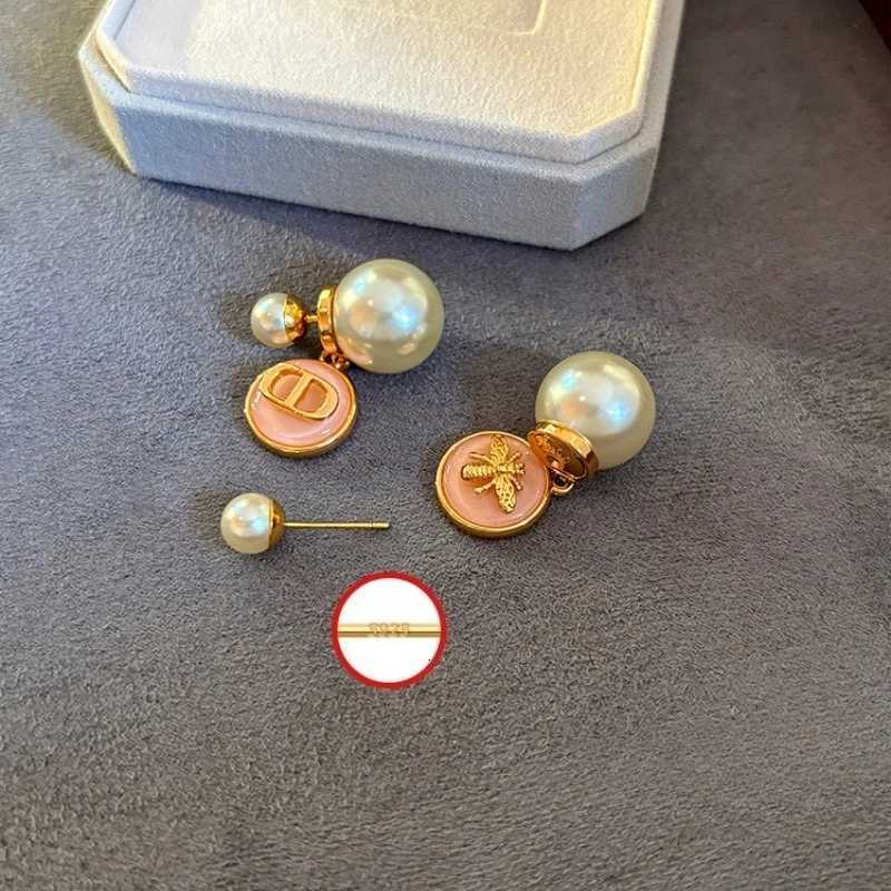 Light Luxury Style Creative Niche Design Earrings Pearl Pink Oil-Drip Letter Bee Earrings and Stud Earrings Y250820