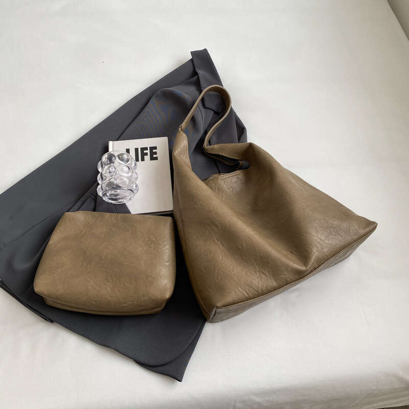 Pleated Commuting Underarm Large Capacity for Bags Women 2025 New Autumn Fashion Designer Casual Tote Niche Shoulder Bag