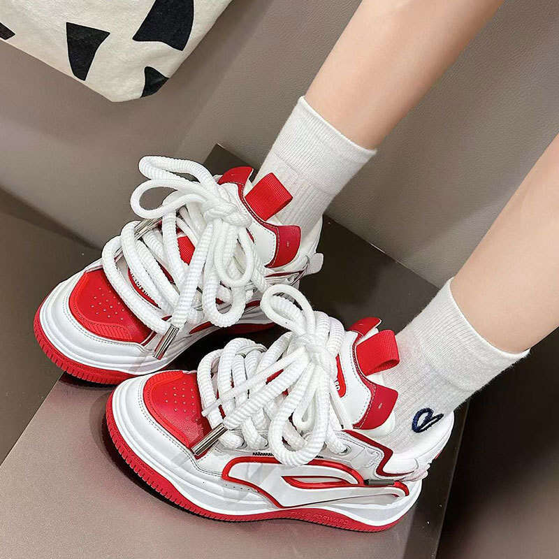 2025 New Zhao Miss Rocket White for Women Couples Niche Bread Shoes Wu Lei Same Style Sneakers