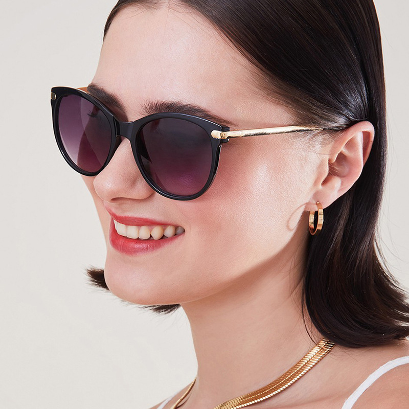 2025 New Arrival Minimalist Cat Eye Over sized Sunglasses for Women Elegant Trendy UV Protective Beach Eye wear European American Style