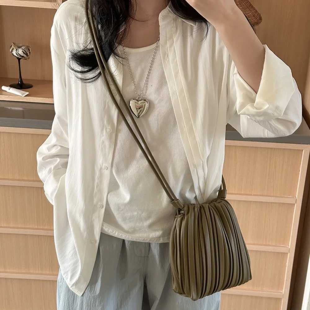 New Fashion PU Leather Crossbody Bag Versatile Use Inner Insert Pocket Shoulder Bag Elegant Pleated Square Bag for Women Y250819