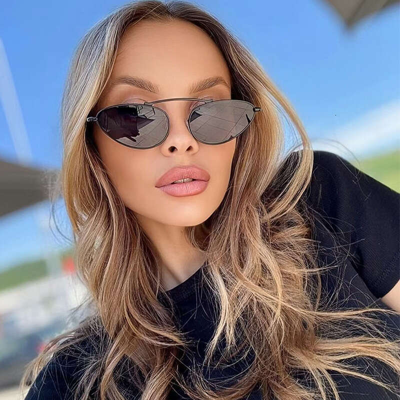 2025 Designer New Personalized Triangle Cat Eye Metal Women Beach Vacation Fashion Glasses Sunglasses