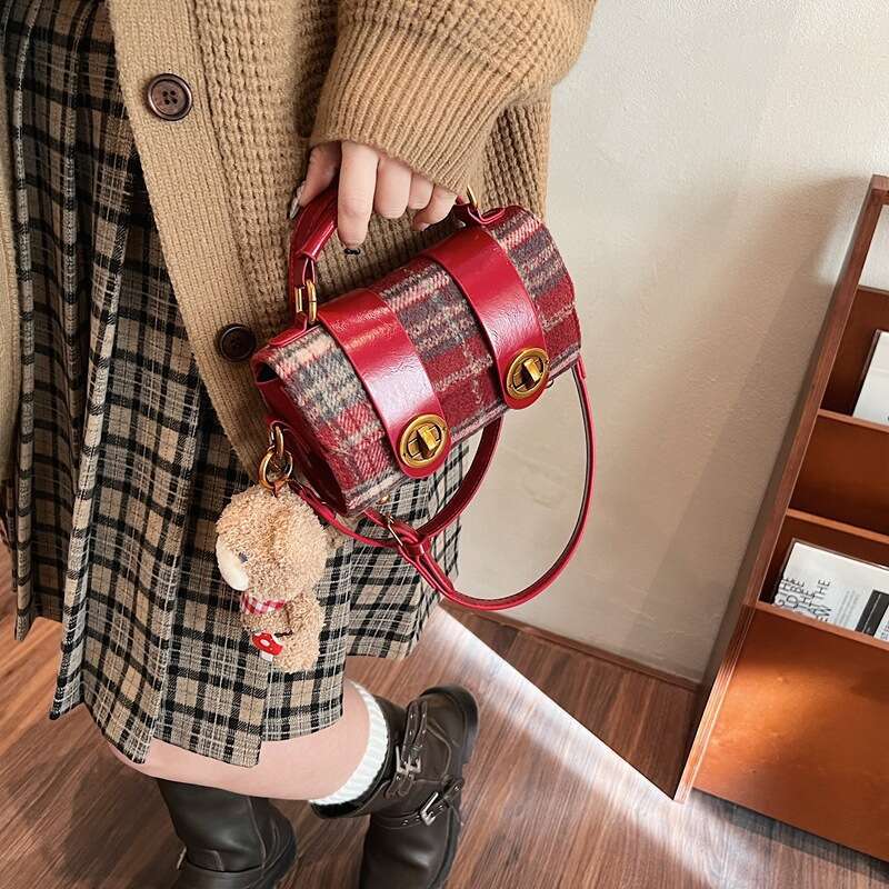Niche Bags for Women Autumn Versatile 2025 New Winter Trend Boston Crossbody Handheld Pillow Bag