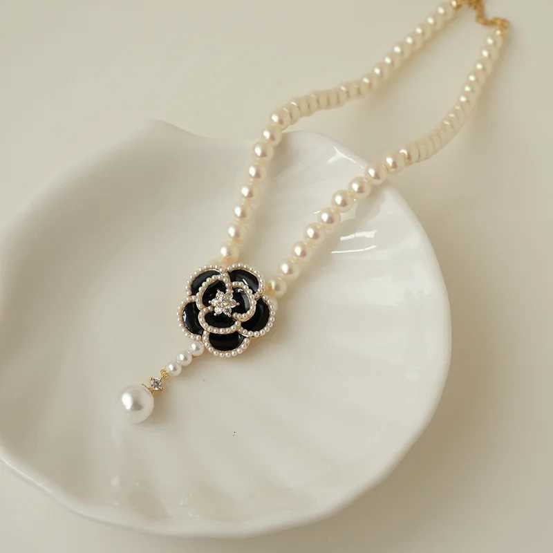 Pearl Classic 2025 Camellia Fashion Necklace Clavicle Chain Summer Woman Luxury Jewelry G250820a