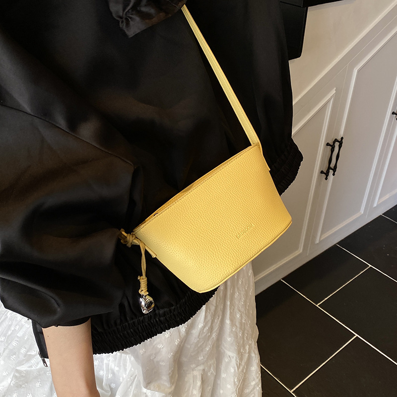 2025 Autumn Fashion Yuanbao Bag Fashion Single Shoulder Crossbody Bag Small Boat Bag Mini Women's Small Bag Women's Crossbody Bag Designer B