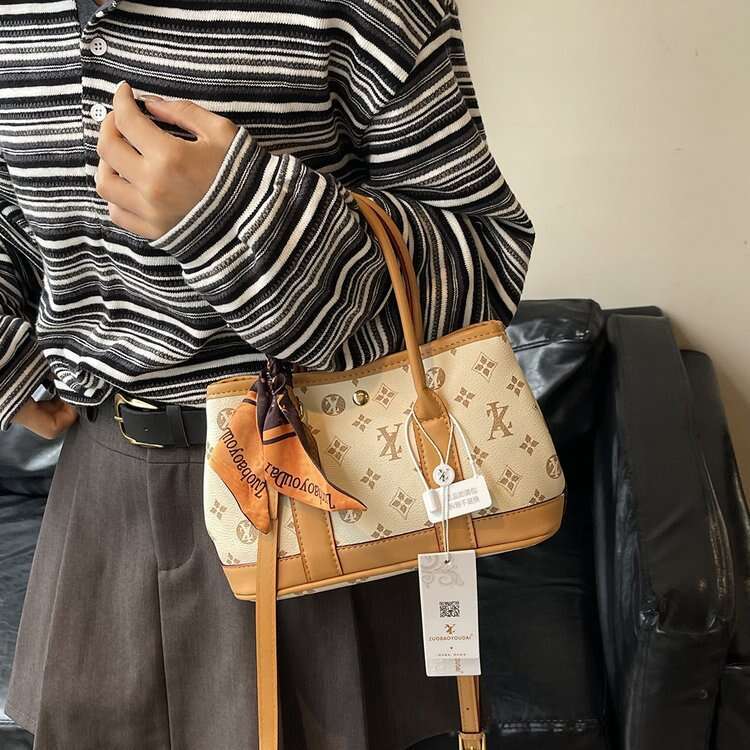 Large Capacity Designer Tote Shoulder Bags for Women 2025 New Fashion Letter Printed Crossbody Large Bag Single Handbag with Scarf