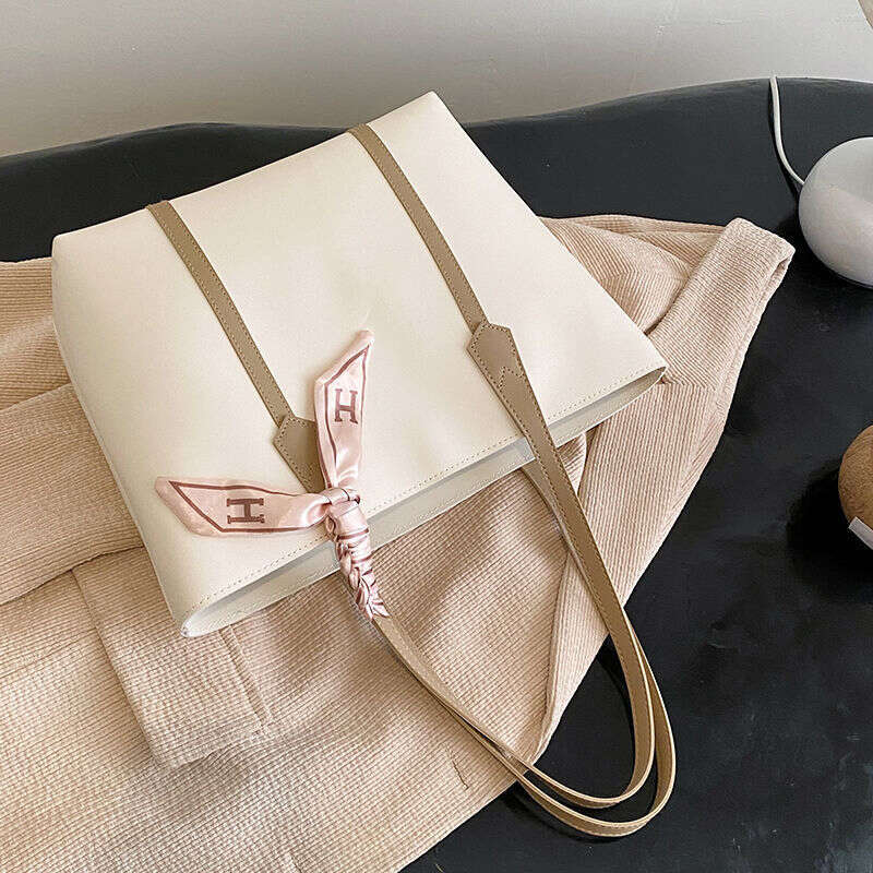 High-Value Large-Capacity 2025 New Commuter Tote Bag for Women Ins Style College Student Shoulder Handbag