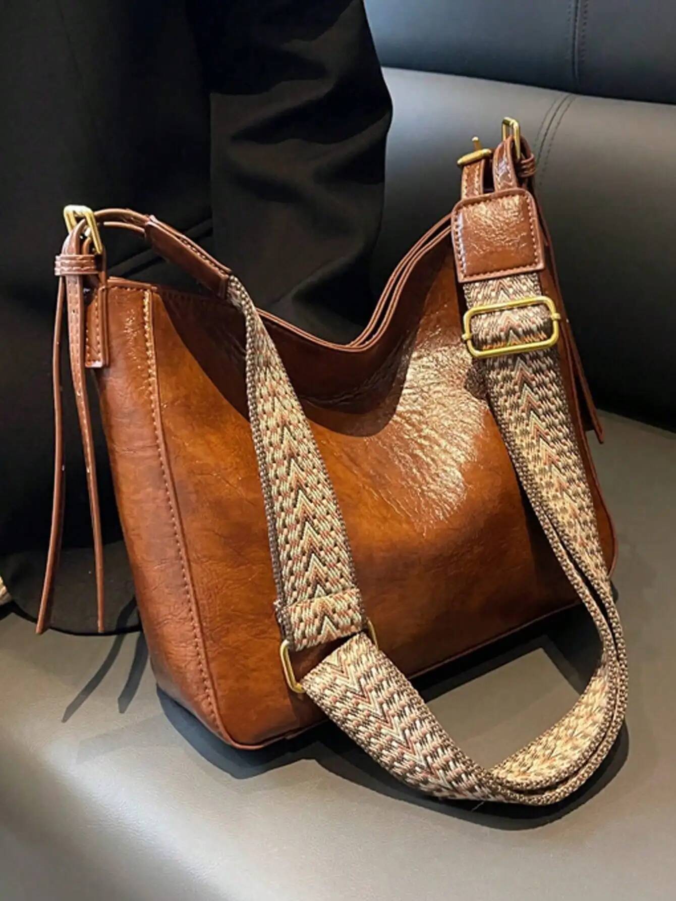 Autumn New Women s Crossbody Bag Elegant Retro Style Crossbody Bag Large Capacity Solid Color Leather Fashionable Autumn New Designer Bag Women s Shou