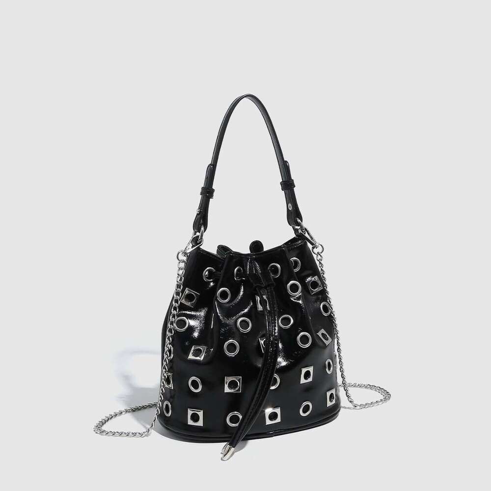Studded Drawstring Bags Bucket Design Sense Eyelet Handbag Designer Punk Style Hollow Out Single Shoulder Crossbody Chain Women's Bag