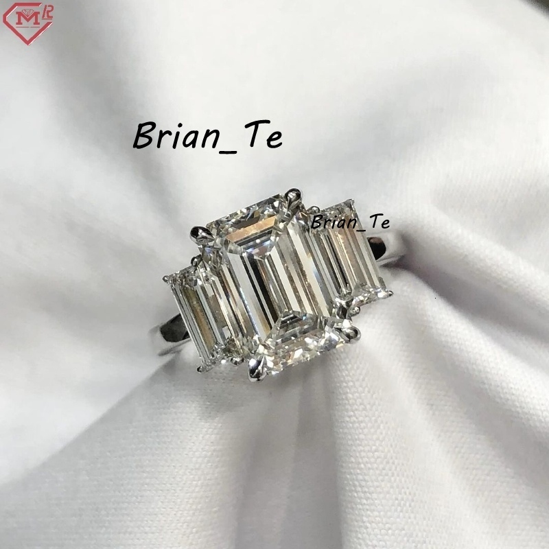 IGI Certificate Lab Grown Diamond Engagement Rings 18K Gold Three Stone 3ct Emerald Cut Diamond Rings