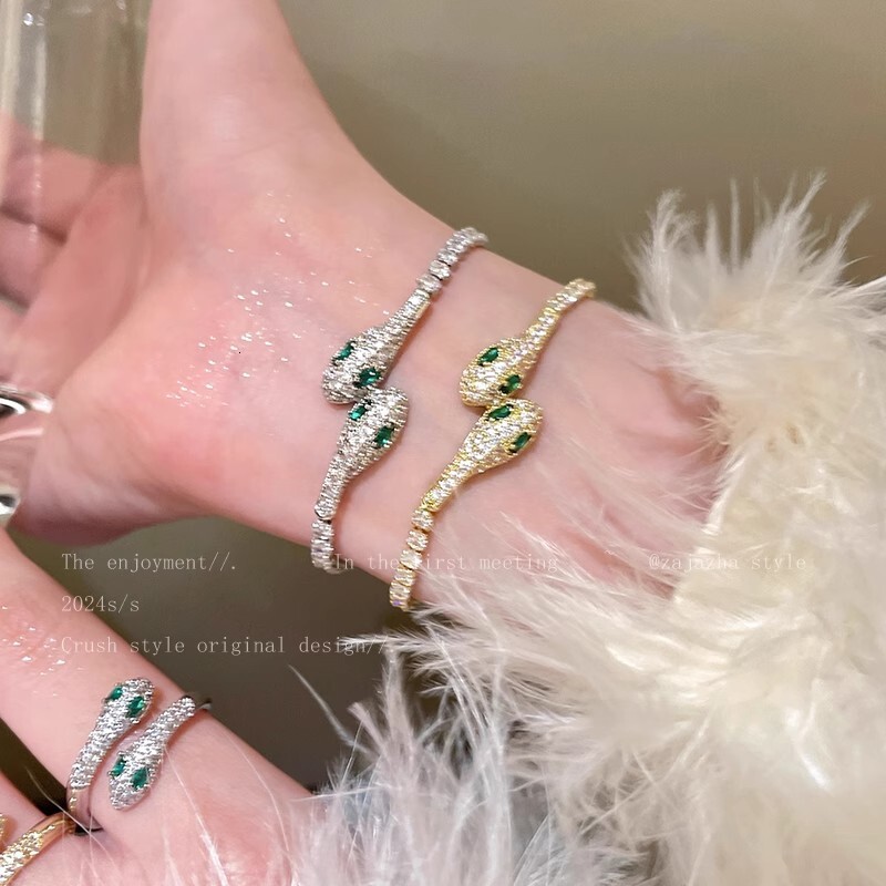 Designer Ladies' Snake-shaped Full Diamond Snake-shaped Bracelet Young Luxurious Fashionable And High-end 2025 New Jewelry