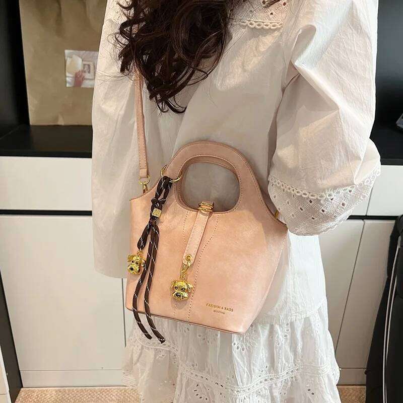 New Fashionable Handbag With Niche Design High End Water Bucket Bag Women S Korean Version Single Shoulder Crossbody Bag