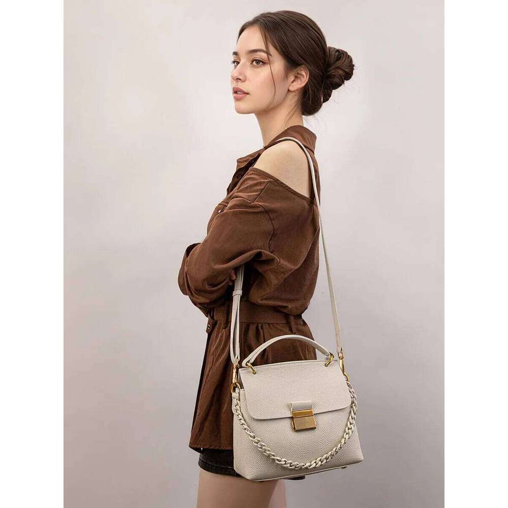 Designer Bags New Classic Chain Small Shell Tote Fashion Genuine Leather Women Niche Design Shoulder Bags Top Quality Ladies Handbag Luxury Bag