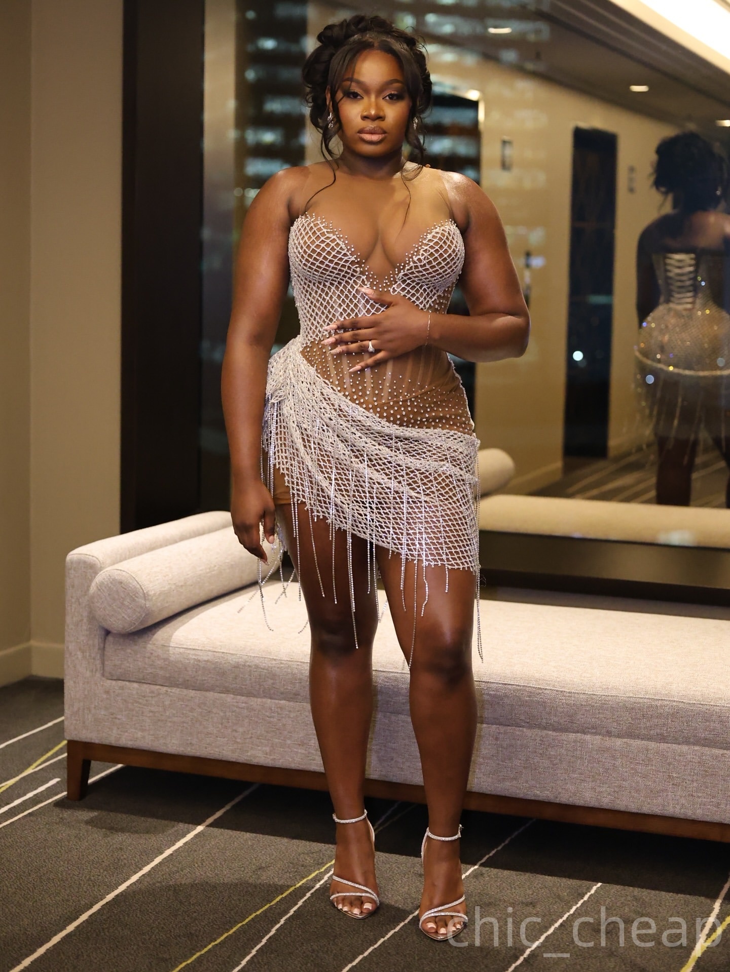 Chic Ivory Sheath Cocktail Dress Lace Crystals Sheer Neck Illusion Short Mini Graduation Homecoming Dresses For Special Occasions Sweetheart Gowns