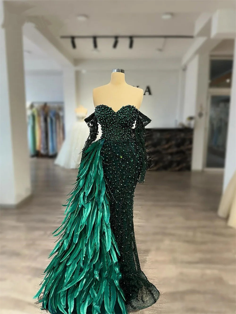 Luxury Feather Evening Dresses Pearls Sequins Prom Gowns Rhinestone Off Shoulder Princess Sweep Train Customized Vestidos De Noche Plus Size