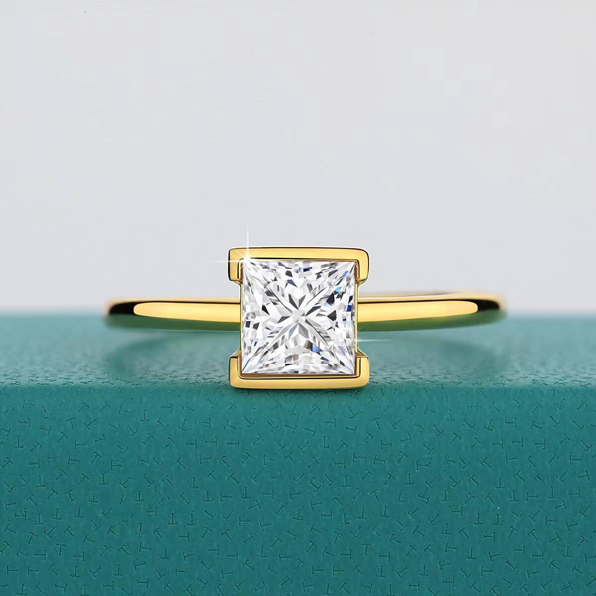 Gold Bijoux Simple Design Woman Classic 5.5mm 1ct Princess Cut Moissanite Ring Engagement Wedding 14K Gold Hollow Ring