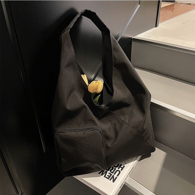 2025 Autumn Japanese style unprinted shoulder bag triangle bag large capacity crossbody bag commuting handbag women's canvas bag women's cro