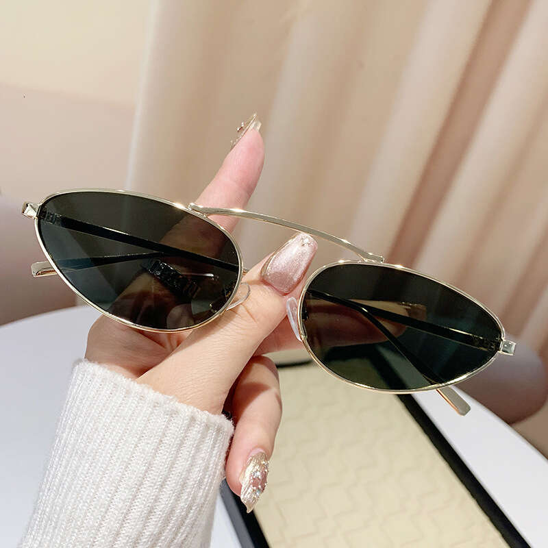 2025 Designer New Personalized Triangle Cat Eye Metal Women Beach Vacation Fashion Glasses Sunglasses