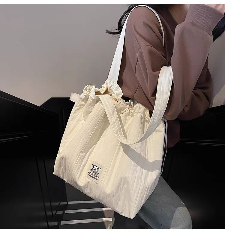 2025 autumn lazy style Korean version casual pleated cloth bag large capacity women's handbag simple niche commuting shoulder bag women's cr